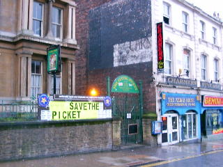 Picket entrance